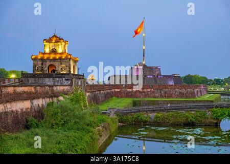 Vietnam, Zentrum, Provinz Thua Thien Hue, Hue, die Zitadelle, die von der UNESCO zum Weltkulturerbe erklärt wurde, der Flaggenturm Stockfoto