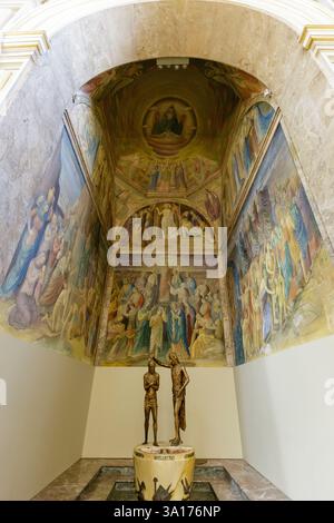 Italien, Sizilien, Ragusa, Stadt, die von der UNESCO zum Weltkulturerbe erklärt wurde, Kathedrale des Heiligen johannes des Täufers (Cattedrale di San Giovanni Battista) im 18. Jahrhundert im Barockstil erbaut Piazza (Platz) San Giovanni in Ragusa Superiore (Hochstadt), Kapelle des Baptisteriums, Fresko des Malers Salvatore Cascane im Jahr 1954, Gruppe von Bronzestatore, die Taufe unseres Herrn Cappelo aus dem Bildhauer 1955 Stockfoto