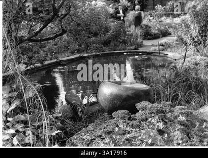 Der denkmalgeschützte versunkene Garten des Gartenarchitekten Karl Foerster in Bornim bei Potsdam entstand 1912. Gärtner. Gartenbau. Foto: MAZ/Christel Köster, 16.10.1997 [automatisierte Übersetzung] Stockfoto
