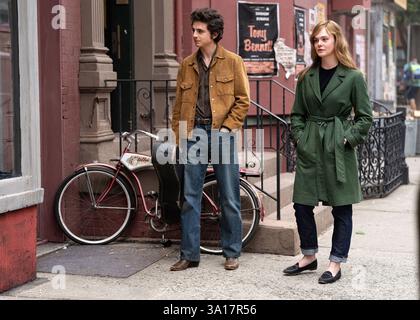 ELLE FANNING und TIMOTHEE CHALAMET in A COMPLETE UNKNOWN (2024), Regie: JAMES MANGOLD. Quelle: Range Media Partner / The Picture Company / Album Stockfoto