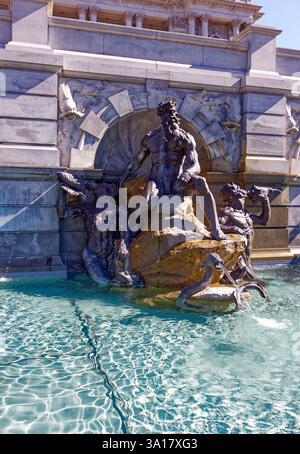 Court of Neptune Fountain vor der Library of Congress Thomas Jefferson Building in der First Street SE, an einem sonnigen Herbstsonntag. Stockfoto
