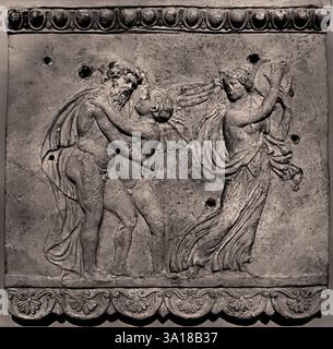 Campana Relief mit Bakchic Szene 1. Jahrhundert v. Chr. – 1. Jahrhundert A.D46,5 x 44 cm Roman, Italien, ( Bacchus, Dionysos, Dionysos, griechisch-römische Religion, Naturgott, Fruchtbarkeit, Vegetation, besonders bekannt als Gott des Weins und der Ekstase. gott, Wein, Ekstase, ) Stockfoto
