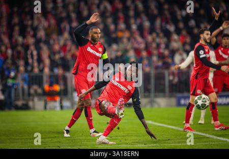 München, Deutschland. März 2025. Edmond Tapsoba (LEV) FC Bayern München - Bayer Leverkusen 05.03.2025 Copyright (nur für journalistische Zwecke) by Stockfoto