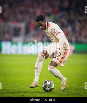 München, Deutschland. März 2025. Alphonso Davies (FCB) FC Bayern München - Bayer Leverkusen 05.03.2025 Copyright (nur für journalistische Zwecke) by Stockfoto