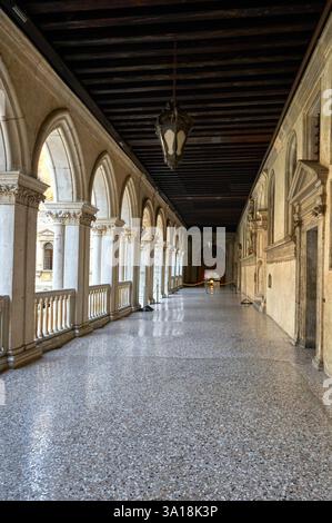 In den Galerien des Dogenpalastes in Venedig Stockfoto
