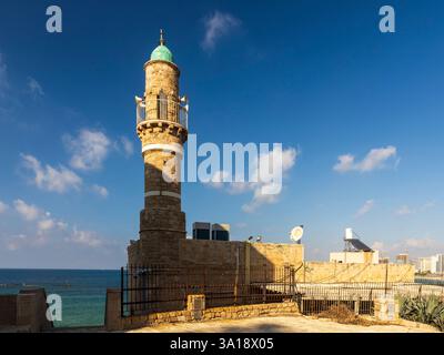 Tel Aviv, Israel – am 20. November 2024 ist die al-Bahr-Moschee die älteste noch erhaltene Moschee im historischen Teil von Jaffa. Stockfoto