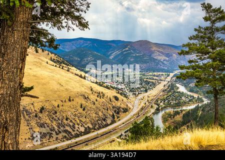 Luftaufnahme der Autobahn I90 und East Missoula, Montana Stockfoto