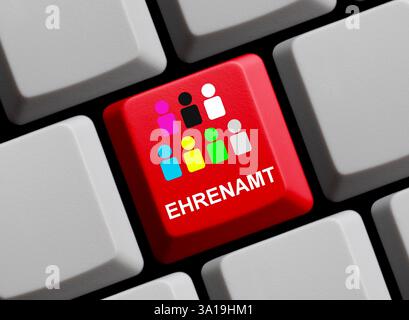 Rote Computertastatur mit farbenfrohen Menschen zeigt Freiwilligentätigkeit online Stockfoto