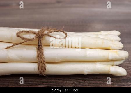 Frisch geernteter weißer Spargel Stockfoto