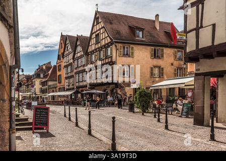 Historische Fachwerkhäuser in der Grand Rue in Little Venice (La Petite Venise), Colmar, Elsass, Grand Est, Frankreich Stockfoto