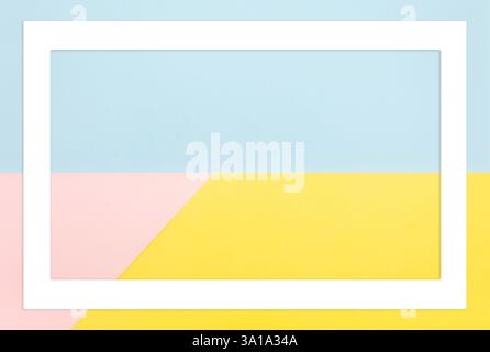 Abstrakte geometrische Form Pastell gelb, pink und blau Farbe Papier Hintergrund Stockfoto