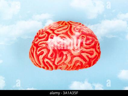 Kopf in den Wolken in den blauen Himmel. Konzept der Kopf in den Wolken. Stockfoto