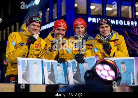 Trondheim, Norwegen. März 2025. THANNHEIMER Wendelin, RYDZEK Johannes, SCHMID Julian, GEIGER Vinzenz (Deutschland, SC Oberstdorf) jubeln bei der Siegerehrung auf dem Podium ueber den Sieg, die Gold Medaille und Titel als Weltmeister, NOR, FIS Nordische Skiweltmeisterschaft Trondheim Granasen, Nordische Kombination Team Wettkampf, Herren, 4 x 5 km Gundersen, Wettkampftag 8, Saison 2024/2025,, 07.03.2025 Stockfoto