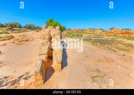 Telamone Statue, Tal der Tempel, Agrigento, Sizilien, Italien Stockfoto