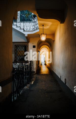 Beleuchtete Gasse Stockfoto