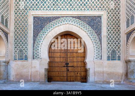 Bab Mansour ist ein monumentales Tor in Meknes, Marokko. Stockfoto