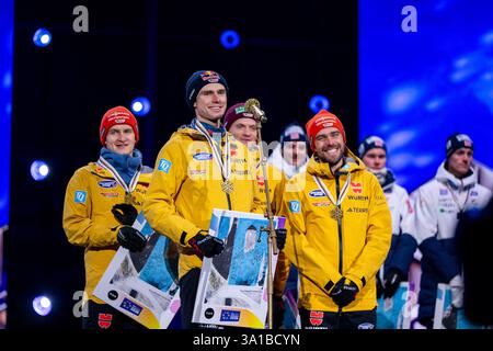 Trondheim, Norwegen. März 2025. GEIGER Vinzenz, SCHMID Julian, THANNHEIMER Wendelin, RYDZEK Johannes (Deutschland, SC Oberstdorf) jubeln bei der Siegerehrung auf dem Podium ueber den Sieg, die Gold Medaille und Titel als Weltmeister, NOR, FIS Nordische Skiweltmeisterschaft Trondheim Granasen, Nordische Kombination Team Wettkampf, Herren, 4 x 5 km Gundersen, Wettkampftag 8, Saison 2024/2025,, 07.03.2025 Stockfoto