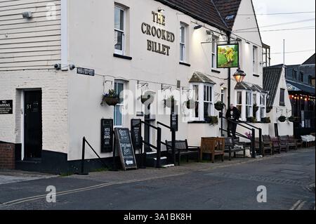 Das Crooked Billet steht am westlichen Ende der High Street in Old Leigh, City of Southend, England.UK. Stockfoto