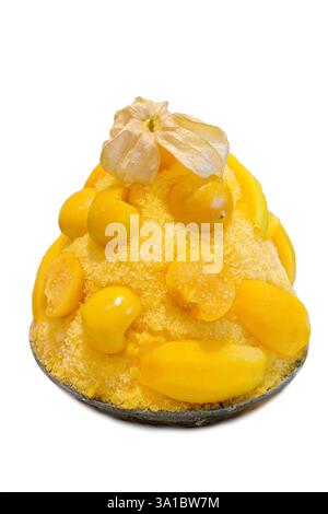 Shaved Ice ist eine große Familie von Desserts auf Eisbasis, die aus feinen Eisspänen und süßen Würzmitteln oder Sirupe hergestellt werden. In Asien können diese Desserts auch kommen Stockfoto