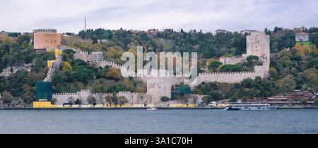 Istanbul, Türkei, Turkiye. Rumeli Festung am Bosporus, 15. Jahrhundert. Stockfoto