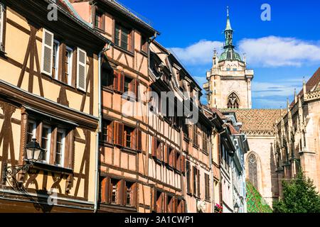 Frankreich, das Elsass und die schönsten Dörfer. Farbenfrohe traditionelle Stadt Colmar mit typischen Fachwerkhäusern. Beliebte Touristenattraktion, Wein Stockfoto