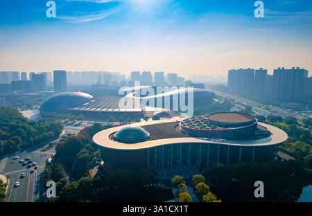 Changzhou Olympic Sports Center und Changzhou Grand Theater Urban Environment, Provinz Jiangsu, China Stockfoto