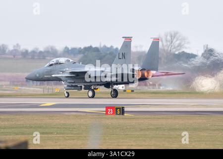 96-0204: Die USAF McDonnell Douglas F-15 Eagle verlässt die RAF Lakenheath, Suffolk mit Nachheizgerät Stockfoto