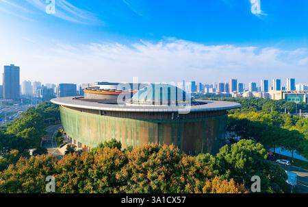 Changzhou Olympic Sports Center und Changzhou Grand Theater Urban Environment, Provinz Jiangsu, China Stockfoto