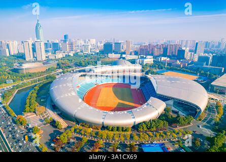 Changzhou Olympic Sports Center und Changzhou Grand Theater Urban Environment, Provinz Jiangsu, China Stockfoto