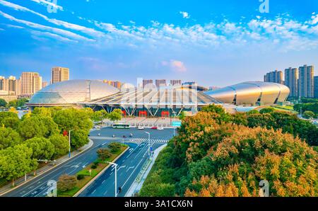 Changzhou Olympic Sports Center und Changzhou Grand Theater Urban Environment, Provinz Jiangsu, China Stockfoto