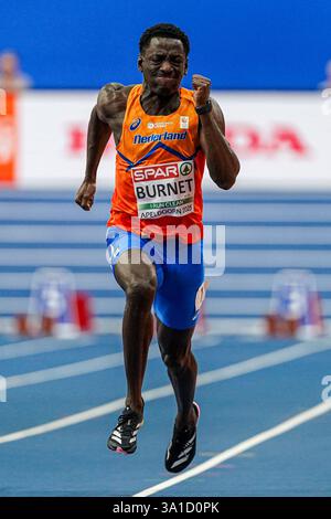 Apeldoorn, Niederlande. März 2025. APELDOORN, NIEDERLANDE - 8. MÄRZ: Taymir Burnet aus den Niederlanden trat 60 am 3. Tag der Leichtathletik-Halleneuropameisterschaft in Omnisport Apeldoorn am 8. März 2025 in Apeldoorn an. (Foto: Joris Verwijst/BSR Agency) Credit: BSR Agency/Alamy Live News Stockfoto