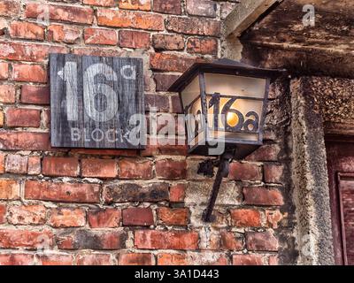 Block 16a eine der Kasernen des Konzentrationslagers Auschwitz-Birkenau in Oświęcim, Polen. Stockfoto