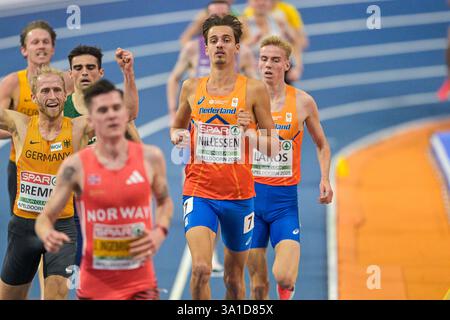 Apeldoorn, Niederlande. März 2025. APELDOORN, NIEDERLANDE - 8. MÄRZ: Stefan Nillessen aus den Niederlanden trat 3000 am 3. Tag der Leichtathletik-Halleneuropameisterschaft in Omnisport Apeldoorn am 8. März 2025 in Apeldoorn an. (Foto von Andy Astfalck/BSR Agency) Credit: BSR Agency/Alamy Live News Stockfoto