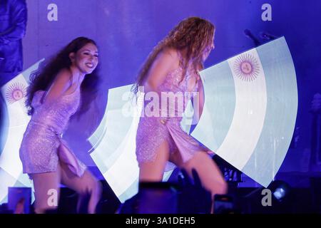 Buenos Aires, Argentinien. März 2025. Shakira tritt vor einer überfüllten Menschenmenge auf dem Campo Argentino de Polo in Buenos Aires, Argentinien auf und markiert ihre lang erwartete Rückkehr nach Argentinien nach sieben Jahren am 7. März 2025. Der kolumbianische Superstar eröffnete ihre „Las Mujeres Ya No Lloran Tour“ und begeisterte die Fans mit ihren unverkennbaren Moves, kraftvollen Vocals und einer Setlist voller legendärer Hits. (Credit: UNAR AGENCY/SIPA USA) Credit: SIPA USA/Alamy Live News Stockfoto