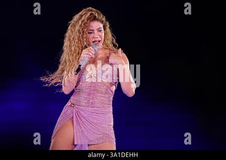 Buenos Aires, Argentinien. März 2025. Shakira tritt vor einer überfüllten Menschenmenge auf dem Campo Argentino de Polo in Buenos Aires, Argentinien auf und markiert ihre lang erwartete Rückkehr nach Argentinien nach sieben Jahren am 7. März 2025. Der kolumbianische Superstar eröffnete ihre „Las Mujeres Ya No Lloran Tour“ und begeisterte die Fans mit ihren unverkennbaren Moves, kraftvollen Vocals und einer Setlist voller legendärer Hits. (Credit: UNAR AGENCY/SIPA USA) Credit: SIPA USA/Alamy Live News Stockfoto