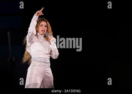 Buenos Aires, Argentinien. März 2025. Shakira tritt vor einer überfüllten Menschenmenge auf dem Campo Argentino de Polo in Buenos Aires, Argentinien auf und markiert ihre lang erwartete Rückkehr nach Argentinien nach sieben Jahren am 7. März 2025. Der kolumbianische Superstar eröffnete ihre „Las Mujeres Ya No Lloran Tour“ und begeisterte die Fans mit ihren unverkennbaren Moves, kraftvollen Vocals und einer Setlist voller legendärer Hits. (Credit: UNAR AGENCY/SIPA USA) Credit: SIPA USA/Alamy Live News Stockfoto