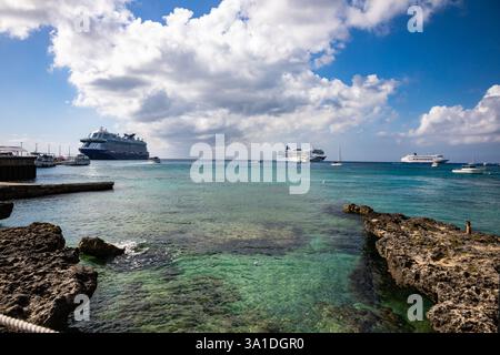 Januar Sonnenschein in George Town, den Cayman Islands Stockfoto