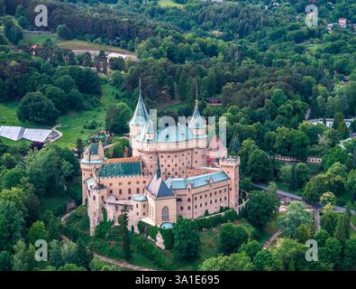 BOJNICE, SLOWAKEI - 22. MAI 2024: Burg Bojnice (Slowakisch: Bojnický zámok) Stockfoto
