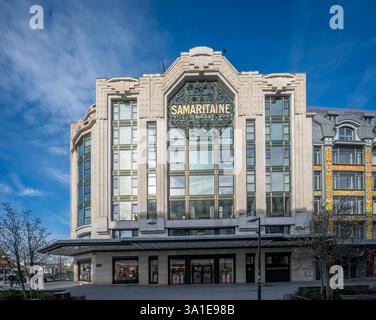 Paris, Frankreich - 03 08 2025: Kaufhaus La Samaritaine. Außenansicht der Fassade vom Pont Neuf Stockfoto