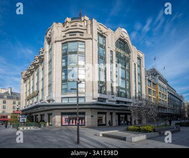 Paris, Frankreich - 03 08 2025: Kaufhaus La Samaritaine. Außenansicht der Fassade vom Pont Neuf Stockfoto