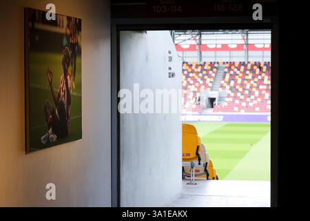 März 2025; Gtech Community Stadium, Brentford, London, England; Premier League Football, Brentford gegen Aston Villa; ein allgemeiner Blick auf das Gtech Community Stadium vor dem Start Stockfoto