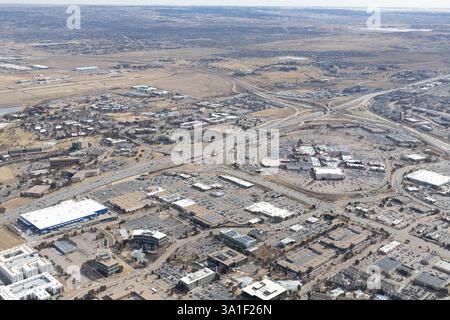 Luftaufnahme des großen Einkaufsviertels in der Nähe von Denver, Colorado, USA. Stockfoto