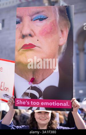 Los Angeles, Kalifornien, USA. März 2025. Am Samstag, den 8. März 2025 in Los Angeles ziehen Demonstranten in die Straßen der Innenstadt von Los Angeles. (Kreditbild: © Ringo Chiu/ZUMA Press Wire) NUR REDAKTIONELLE VERWENDUNG! Nicht für kommerzielle ZWECKE! Stockfoto