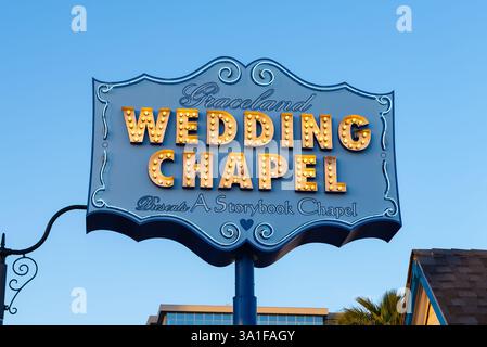 Las Vegas, Nevada - USA - 2. März 2025: Das Graceland Wedding Chapel Schild in Downtown Las Vegas, Nevada, USA. Stockfoto