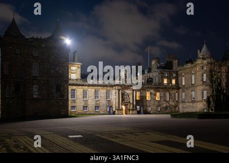 Holyrood Palace in Edinburgh bei Nacht Stockfoto