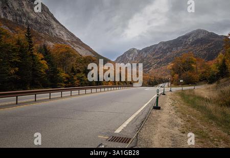 Die Straße in Franconia Notch, White Mountains, New Hampshire Stockfoto