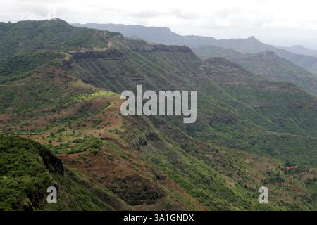 Grüne Landschaft der westlichen Ghats von Pratapgad massive Festung 25 km von Mahableshwar, Maharashtra, Indien, Asien Stockfoto