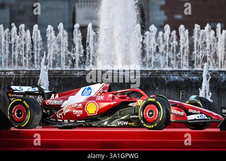 Italien. März 2025. Neuer Formel-1-Wagen des Ferrari Formel 1 während der Präsentation des Formel-1-Fahrerteams Ferrari am 6. März 2025 auf dem Burgplatz in Mailand, Italien (Foto: © Tiziano Ballabio/Pacific Press via ZUMA Press Wire) NUR REDAKTIONELLE VERWENDUNG! Nicht für kommerzielle ZWECKE! Stockfoto