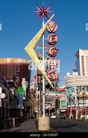 Las Vegas, Nevada - USA - 2. März 2025: Vormittag auf der Fremont Street in der Innenstadt von Las Vegas, Nevada, USA. Stockfoto