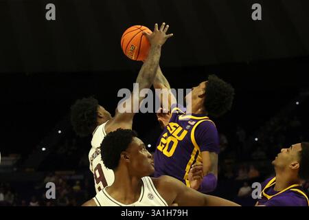 Baton Rouge, Usa. März 2025. Sowohl der Texas A&M Aggies Forward Solomon Washington (9) als auch der LSU Tigers Forward Derek Fountain (20) kämpfen am Samstag, den 8. März 2025 in Baton Rouge, Louisiana, um den Ball. (Foto: Peter G. Forest/SipaUSA) Credit: SIPA USA/Alamy Live News Stockfoto